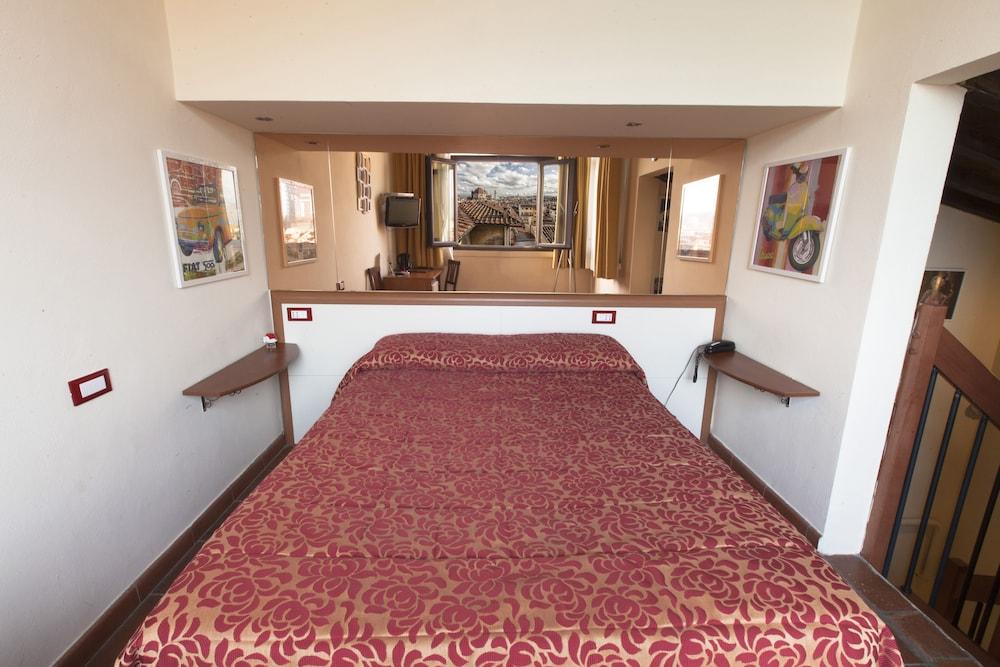โฮเต็ล เอสเตอร์ Hotel ฟลอเรนซ์ ภายนอก รูปภาพ
