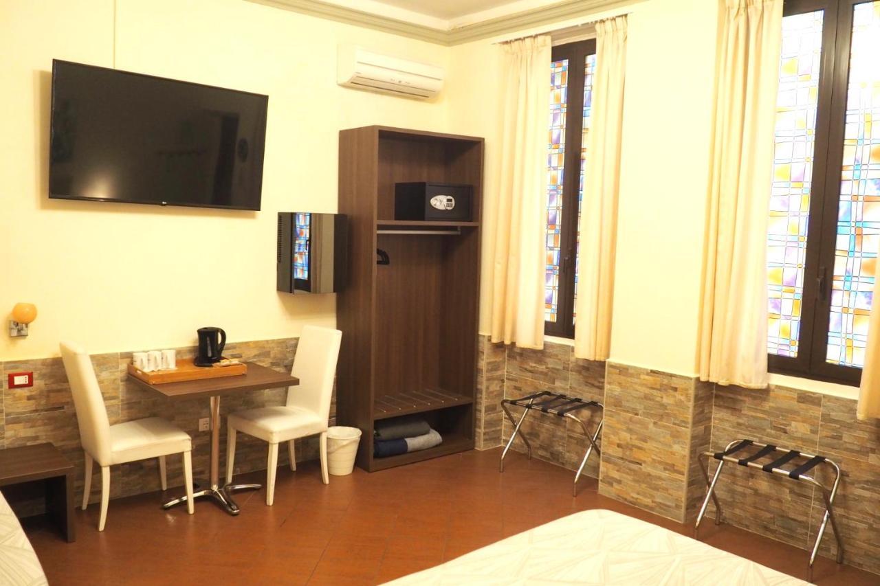โฮเต็ล เอสเตอร์ Hotel ฟลอเรนซ์ ภายนอก รูปภาพ