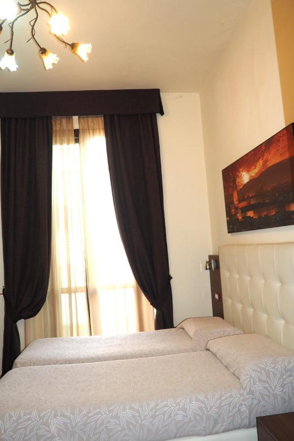 โฮเต็ล เอสเตอร์ Hotel ฟลอเรนซ์ ภายนอก รูปภาพ