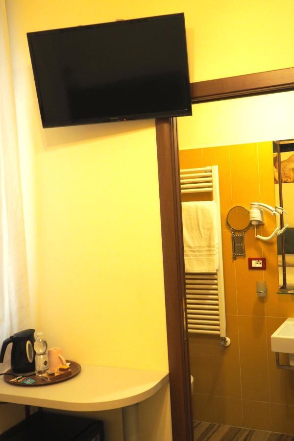 โฮเต็ล เอสเตอร์ Hotel ฟลอเรนซ์ ภายนอก รูปภาพ