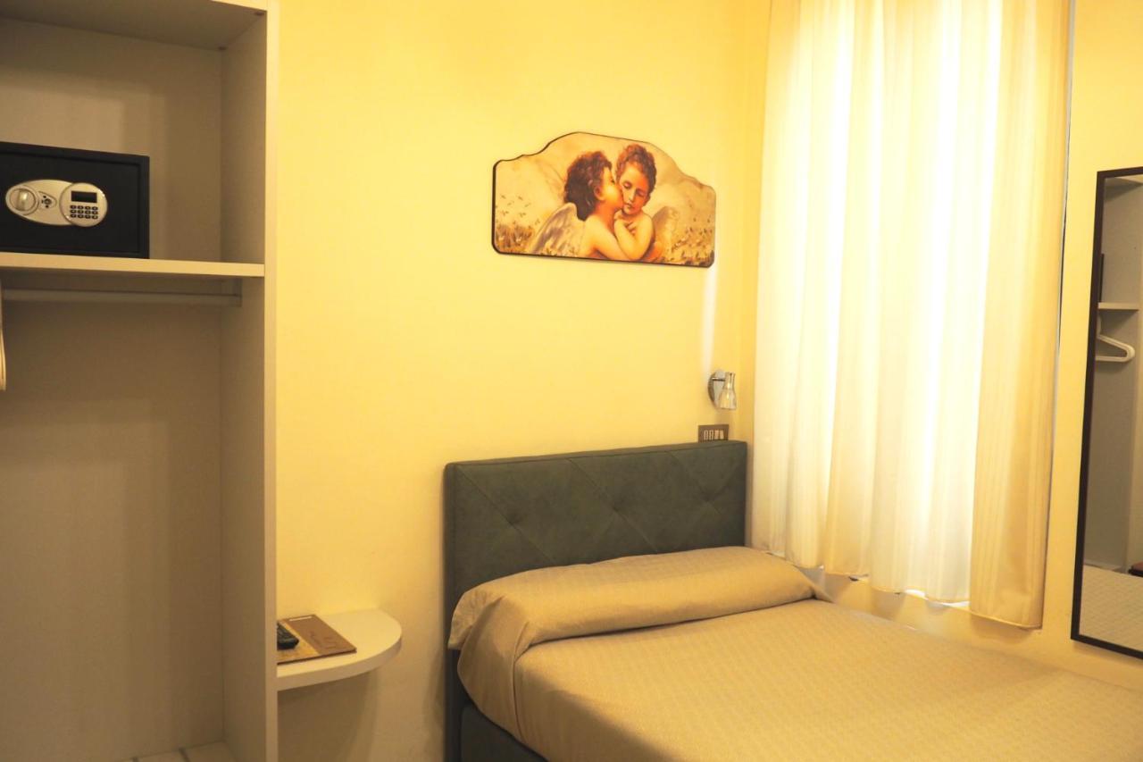 โฮเต็ล เอสเตอร์ Hotel ฟลอเรนซ์ ภายนอก รูปภาพ